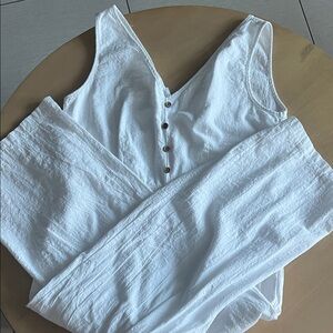 White Sleeveless jumpsuit